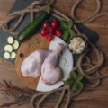 Liebesgut Cat JUNIOR BIO 100g, Ekologiczny Kurczak Z Dodatkiem Ekologicznych Pomidorów, Cukini I Płatków Kokosowych! Monobiałkowa! Aż 93,5% Ekologicznego Kurczaka! Certyfikowane Składniki I Wysoka Smakowitość! Nowość!  